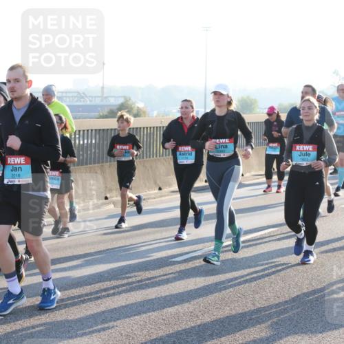 03.10.2025 - Köhlbrandbrückenlauf Lena Gebhardt http://msf.ph/oto/9067536 03.10.2025 09:23:51 Position 1 2000, 20, 2016, 3382, 1778, 1821, 2055 meine-sportfotos.de