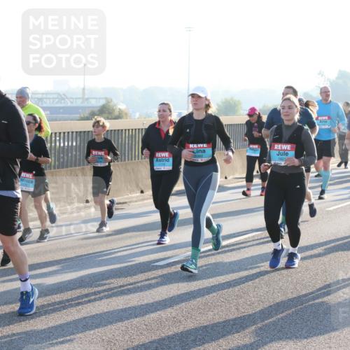 03.10.2025 - Köhlbrandbrückenlauf Lena Gebhardt http://msf.ph/oto/9067540 03.10.2025 09:23:51 Position 1 2097, 2016, 2075, 3382, 1821, 1778, 2055 meine-sportfotos.de