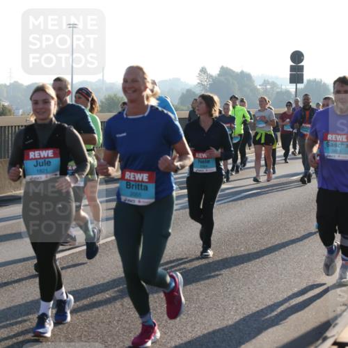 03.10.2025 - Köhlbrandbrückenlauf Lena Gebhardt http://msf.ph/oto/9067579 03.10.2025 09:23:52 Position 1 1821, 2055, 3483 meine-sportfotos.de