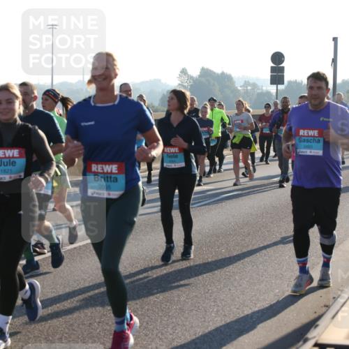 03.10.2025 - Köhlbrandbrückenlauf Lena Gebhardt http://msf.ph/oto/9067586 03.10.2025 09:23:52 Position 1 1821, 2055, 3483 meine-sportfotos.de