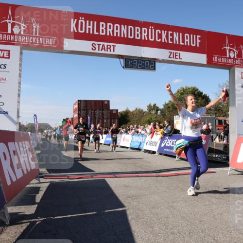 03.10.2025 - Köhlbrandbrückenlauf Lena Gebhardt http://msf.ph/oto/9067647 03.10.2025 13:32:03 Ziel 4443, 4842, 4902, 5155, 5246, 5247, 5248, 6076, 6126, 6146, 6460 meine-sportfotos.de