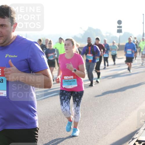 03.10.2025 - Köhlbrandbrückenlauf Lena Gebhardt http://msf.ph/oto/9067653 03.10.2025 09:23:54 Position 1 3483 meine-sportfotos.de
