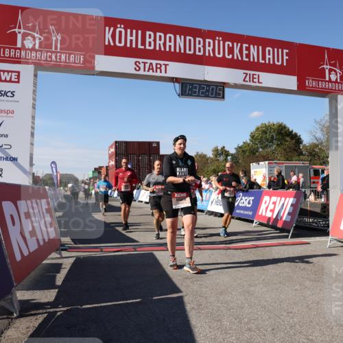 03.10.2025 - Köhlbrandbrückenlauf Lena Gebhardt http://msf.ph/oto/9067654 03.10.2025 13:32:05 Ziel 4443, 4842, 4902, 5155, 5238, 5246, 5247, 5248, 5921, 5922, 5923, 6076, 6126, 6146, 6460 meine-sportfotos.de