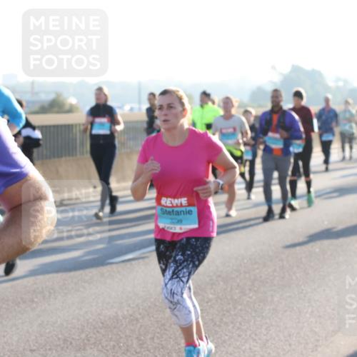 03.10.2025 - Köhlbrandbrückenlauf Lena Gebhardt http://msf.ph/oto/9067659 03.10.2025 09:23:54 Position 1 3239 meine-sportfotos.de