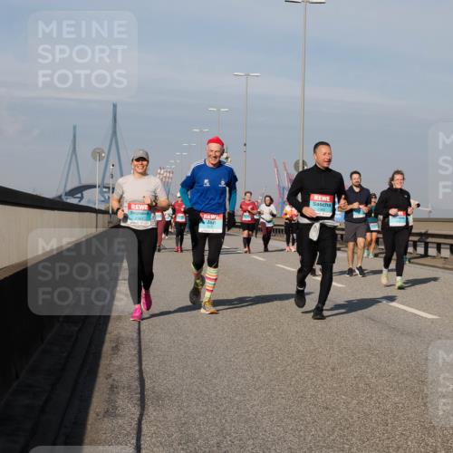 03.10.2025 - Köhlbrandbrückenlauf Fabian Wolf http://msf.ph/oto/9067661 03.10.2025 10:10:28 Position 3 3510, 2342, 2343 meine-sportfotos.de