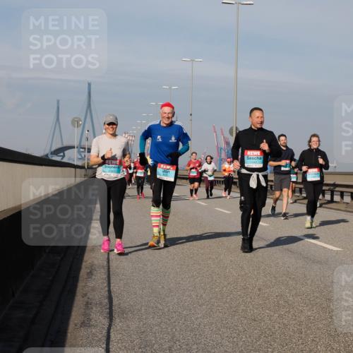 03.10.2025 - Köhlbrandbrückenlauf Fabian Wolf http://msf.ph/oto/9067665 03.10.2025 10:10:29 Position 3 3510, 2343, 2342, 1700 meine-sportfotos.de