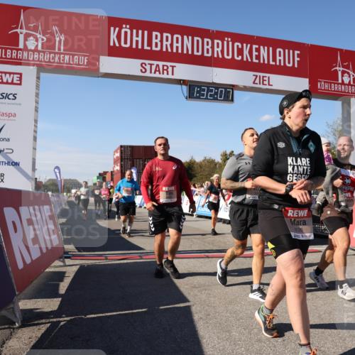 03.10.2025 - Köhlbrandbrückenlauf Lena Gebhardt http://msf.ph/oto/9067673 03.10.2025 13:32:07 Ziel 4443, 4985, 5155, 5238, 5246, 5247, 5248, 5921, 5922, 5923, 6076, 6126, 6146, 6460 meine-sportfotos.de
