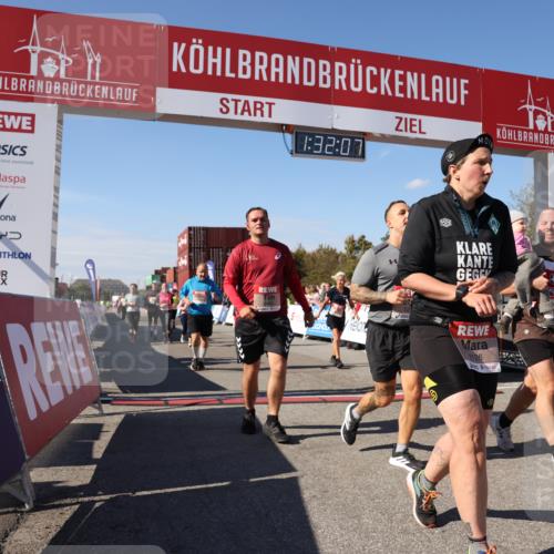 03.10.2025 - Köhlbrandbrückenlauf Lena Gebhardt http://msf.ph/oto/9067678 03.10.2025 13:32:07 Ziel 4443, 4985, 5155, 5238, 5246, 5247, 5248, 5921, 5922, 5923, 6076, 6126, 6146, 6460 meine-sportfotos.de