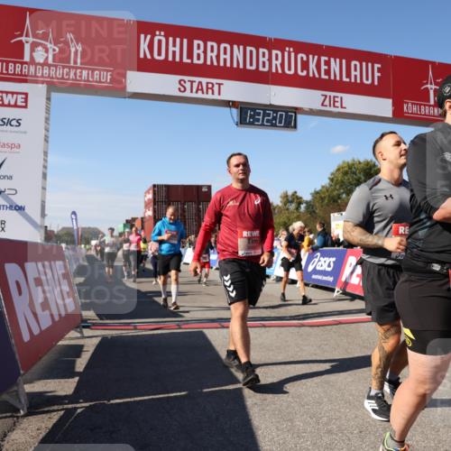 03.10.2025 - Köhlbrandbrückenlauf Lena Gebhardt http://msf.ph/oto/9067690 03.10.2025 13:32:08 Ziel 4443, 4985, 5155, 5238, 5246, 5247, 5248, 5820, 5921, 5922, 5923, 6076, 6126, 6146, 6460 meine-sportfotos.de