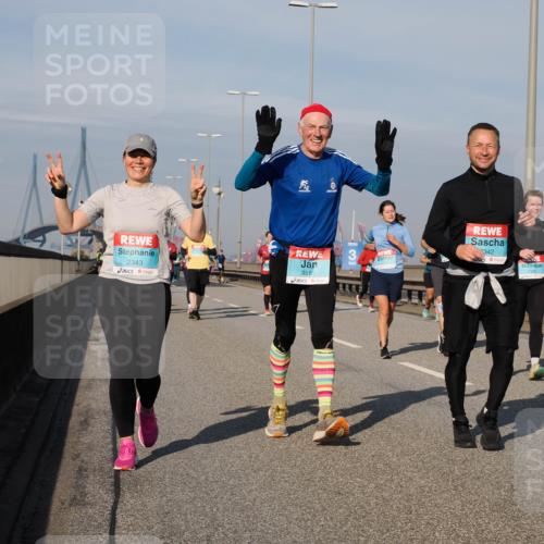 03.10.2025 - Köhlbrandbrückenlauf Fabian Wolf http://msf.ph/oto/9067701 03.10.2025 10:10:30 Position 3 2343, 3510, 2342 meine-sportfotos.de