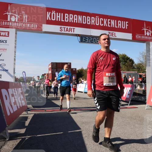03.10.2025 - Köhlbrandbrückenlauf Lena Gebhardt http://msf.ph/oto/9067702 03.10.2025 13:32:09 Ziel 4443, 4985, 5155, 5238, 5246, 5247, 5248, 5354, 5820, 5921, 5922, 5923, 6076, 6126, 6146, 6287, 6460 meine-sportfotos.de