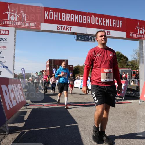 03.10.2025 - Köhlbrandbrückenlauf Lena Gebhardt http://msf.ph/oto/9067705 03.10.2025 13:32:09 Ziel 4443, 4985, 5155, 5238, 5246, 5247, 5248, 5354, 5820, 5921, 5922, 5923, 6076, 6126, 6146, 6287, 6460 meine-sportfotos.de
