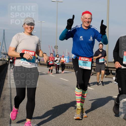 03.10.2025 - Köhlbrandbrückenlauf Fabian Wolf http://msf.ph/oto/9067716 03.10.2025 10:10:31 Position 3 1822, 2343, 3510, 2342 meine-sportfotos.de