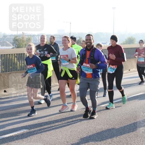 03.10.2025 - Köhlbrandbrückenlauf Lena Gebhardt http://msf.ph/oto/9067719 03.10.2025 09:23:57 Position 1 3215, 3220, 3222, 2124, 2200 meine-sportfotos.de