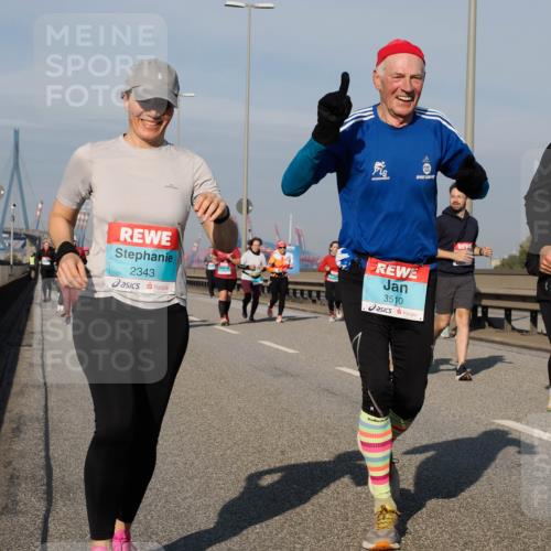 03.10.2025 - Köhlbrandbrückenlauf Fabian Wolf http://msf.ph/oto/9067721 03.10.2025 10:10:32 Position 3 2343, 3510, 2342 meine-sportfotos.de