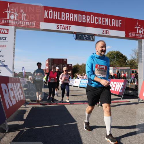 03.10.2025 - Köhlbrandbrückenlauf Lena Gebhardt http://msf.ph/oto/9067723 03.10.2025 13:32:11 Ziel 4443, 4985, 5155, 5238, 5246, 5247, 5248, 5354, 5820, 5921, 5922, 5923, 6076, 6126, 6146, 6287, 6304, 6460 meine-sportfotos.de
