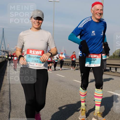 03.10.2025 - Köhlbrandbrückenlauf Fabian Wolf http://msf.ph/oto/9067727 03.10.2025 10:10:32 Position 3 2343, 3510, 3819 meine-sportfotos.de