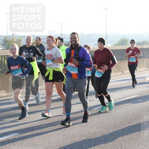 03.10.2025 - Köhlbrandbrückenlauf Lena Gebhardt http://msf.ph/oto/9067732 03.10.2025 09:23:57 Position 1 3220, 2200, 2124 meine-sportfotos.de