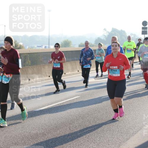 03.10.2025 - Köhlbrandbrückenlauf Lena Gebhardt http://msf.ph/oto/9067746 03.10.2025 09:23:57 Position 1 2200, 2124, 1863 meine-sportfotos.de