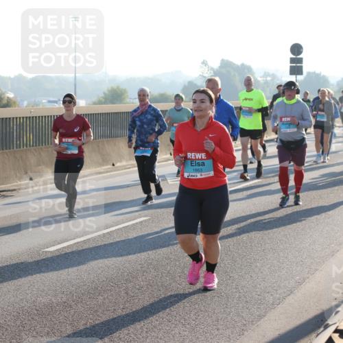 03.10.2025 - Köhlbrandbrückenlauf Lena Gebhardt http://msf.ph/oto/9067760 03.10.2025 09:23:58 Position 1 2124, 1863 meine-sportfotos.de