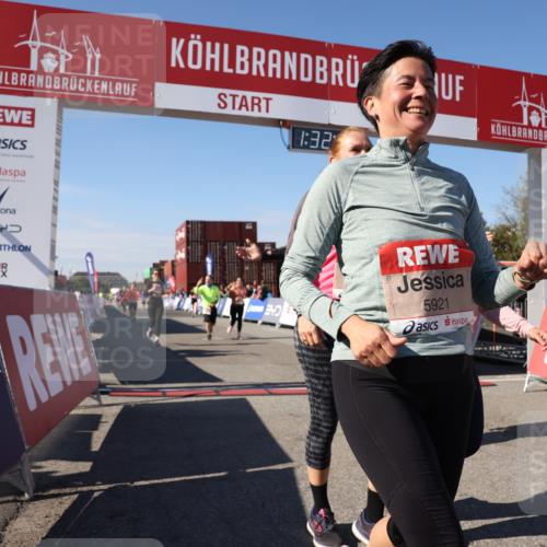 03.10.2025 - Köhlbrandbrückenlauf Lena Gebhardt http://msf.ph/oto/9067769 03.10.2025 13:32:13 Ziel 4443, 4578, 4985, 5155, 5238, 5246, 5247, 5248, 5354, 5820, 5921, 5922, 5923, 6126, 6146, 6287, 6304, 6460 meine-sportfotos.de