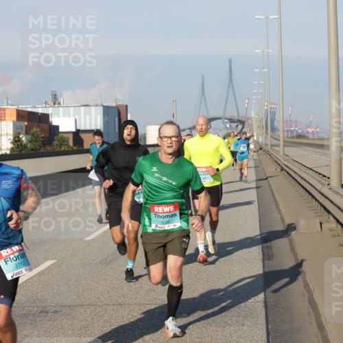 03.10.2025 - Köhlbrandbrückenlauf Jannik Wohlers http://msf.ph/oto/9067778 03.10.2025 09:46:54 Position 3 2712, 3658 meine-sportfotos.de