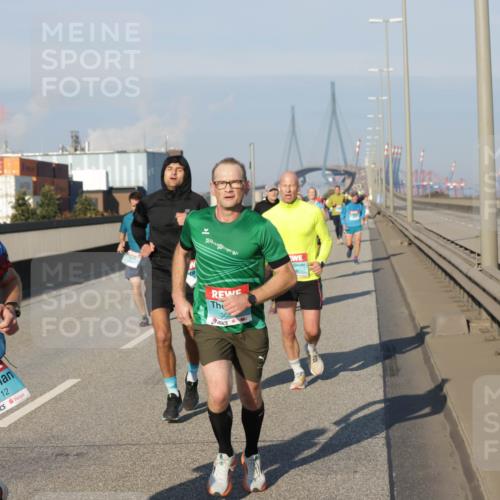 03.10.2025 - Köhlbrandbrückenlauf Jannik Wohlers http://msf.ph/oto/9067784 03.10.2025 09:46:54 Position 3 2712, 365 meine-sportfotos.de