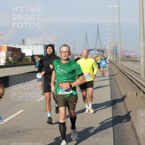 03.10.2025 - Köhlbrandbrückenlauf Jannik Wohlers http://msf.ph/oto/9067786 03.10.2025 09:46:54 Position 3 168, 2712, 3658 meine-sportfotos.de