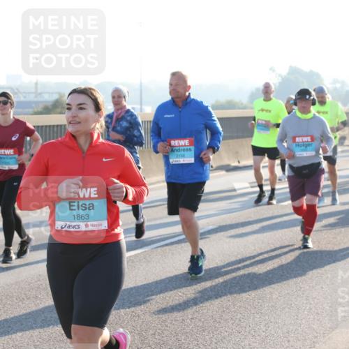 03.10.2025 - Köhlbrandbrückenlauf Lena Gebhardt http://msf.ph/oto/9067791 03.10.2025 09:23:59 Position 1 1863, 2158 meine-sportfotos.de