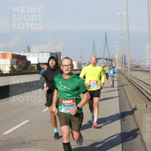 03.10.2025 - Köhlbrandbrückenlauf Jannik Wohlers http://msf.ph/oto/9067792 03.10.2025 09:46:55 Position 3 2712, 365, 1168 meine-sportfotos.de
