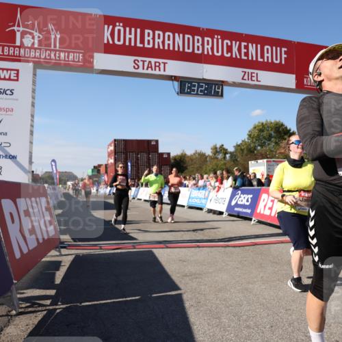 03.10.2025 - Köhlbrandbrückenlauf Lena Gebhardt http://msf.ph/oto/9067793 03.10.2025 13:32:14 Ziel 4443, 4578, 4985, 5155, 5238, 5246, 5247, 5248, 5354, 5820, 5921, 5922, 5923, 6146, 6287, 6304, 6460 meine-sportfotos.de