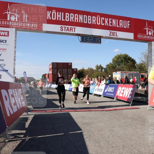 03.10.2025 - Köhlbrandbrückenlauf Lena Gebhardt http://msf.ph/oto/9067797 03.10.2025 13:32:15 Ziel 4443, 4578, 4985, 5155, 5238, 5246, 5247, 5248, 5354, 5820, 5921, 5922, 5923, 6146, 6287, 6304, 6460 meine-sportfotos.de
