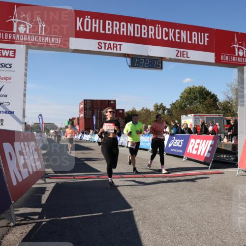 03.10.2025 - Köhlbrandbrückenlauf Lena Gebhardt http://msf.ph/oto/9067801 03.10.2025 13:32:16 Ziel 4443, 4485, 4578, 4985, 5155, 5238, 5354, 5820, 5921, 5922, 5923, 6146, 6287, 6304, 6460 meine-sportfotos.de