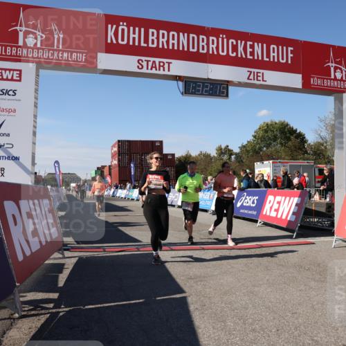 03.10.2025 - Köhlbrandbrückenlauf Lena Gebhardt http://msf.ph/oto/9067806 03.10.2025 13:32:16 Ziel 4443, 4485, 4578, 4985, 5155, 5238, 5354, 5820, 5921, 5922, 5923, 6146, 6287, 6304, 6460 meine-sportfotos.de