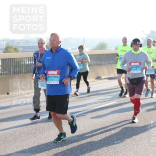 03.10.2025 - Köhlbrandbrückenlauf Lena Gebhardt http://msf.ph/oto/9067810 03.10.2025 09:24:00 Position 1 2158 meine-sportfotos.de