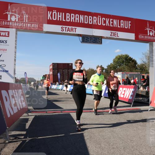 03.10.2025 - Köhlbrandbrückenlauf Lena Gebhardt http://msf.ph/oto/9067812 03.10.2025 13:32:16 Ziel 4443, 4485, 4578, 4985, 5155, 5238, 5354, 5820, 5921, 5922, 5923, 6146, 6287, 6304, 6460 meine-sportfotos.de