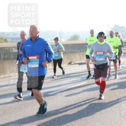 03.10.2025 - Köhlbrandbrückenlauf Lena Gebhardt http://msf.ph/oto/9067814 03.10.2025 09:24:00 Position 1 2158 meine-sportfotos.de