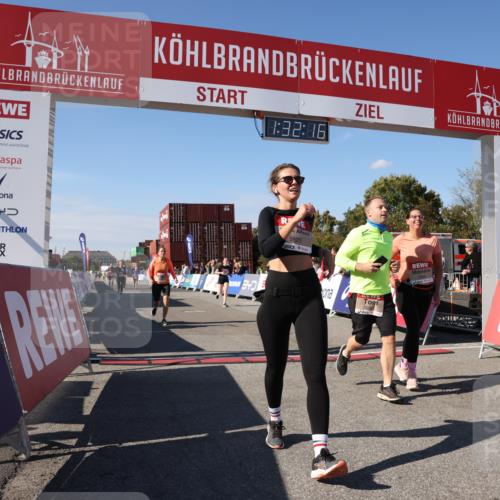 03.10.2025 - Köhlbrandbrückenlauf Lena Gebhardt http://msf.ph/oto/9067822 03.10.2025 13:32:17 Ziel 4443, 4485, 4578, 4985, 5155, 5238, 5354, 5820, 5921, 5922, 5923, 6146, 6287, 6304 meine-sportfotos.de