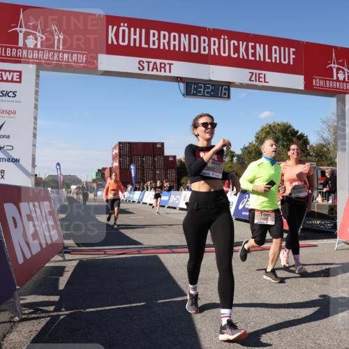 03.10.2025 - Köhlbrandbrückenlauf Lena Gebhardt http://msf.ph/oto/9067827 03.10.2025 13:32:17 Ziel 4443, 4485, 4578, 4985, 5155, 5238, 5354, 5820, 5921, 5922, 5923, 6146, 6287, 6304 meine-sportfotos.de
