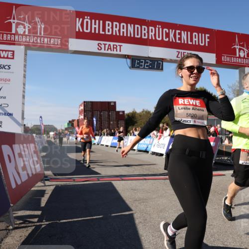 03.10.2025 - Köhlbrandbrückenlauf Lena Gebhardt http://msf.ph/oto/9067833 03.10.2025 13:32:17 Ziel 4443, 4485, 4578, 4985, 5155, 5238, 5354, 5820, 5921, 5922, 5923, 6146, 6287, 6304 meine-sportfotos.de