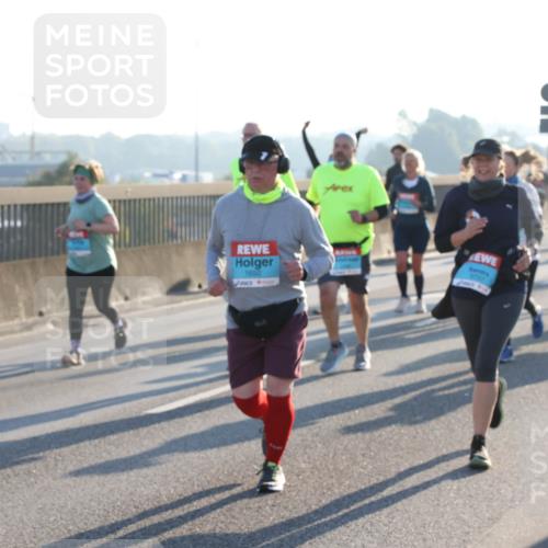 03.10.2025 - Köhlbrandbrückenlauf Lena Gebhardt http://msf.ph/oto/9067836 03.10.2025 09:24:00 Position 1 1692 meine-sportfotos.de