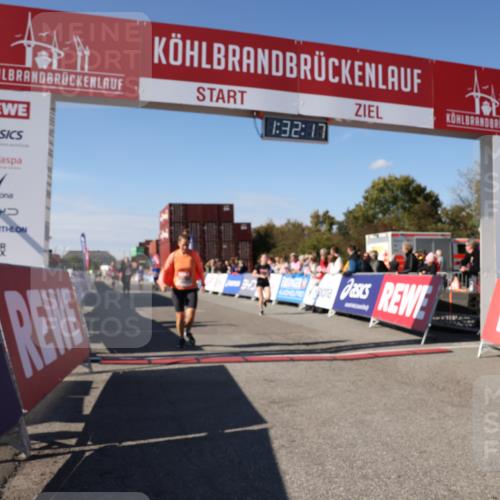 03.10.2025 - Köhlbrandbrückenlauf Lena Gebhardt http://msf.ph/oto/9067840 03.10.2025 13:32:18 Ziel 4485, 4578, 4985, 5155, 5238, 5354, 5820, 5921, 5922, 5923, 6146, 6287, 6304 meine-sportfotos.de