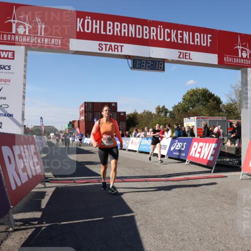 03.10.2025 - Köhlbrandbrückenlauf Lena Gebhardt http://msf.ph/oto/9067845 03.10.2025 13:32:19 Ziel 4485, 4578, 4985, 5238, 5354, 5820, 5921, 5922, 5923, 6146, 6287, 6304 meine-sportfotos.de