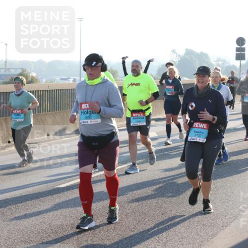 03.10.2025 - Köhlbrandbrückenlauf Lena Gebhardt http://msf.ph/oto/9067849 03.10.2025 09:24:01 Position 1 1607, 1692, 2740, 3737 meine-sportfotos.de