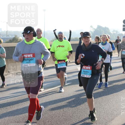 03.10.2025 - Köhlbrandbrückenlauf Lena Gebhardt http://msf.ph/oto/9067863 03.10.2025 09:24:01 Position 1 2740, 11, 3737, 1607, 1692, 300 meine-sportfotos.de