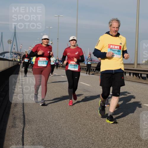 03.10.2025 - Köhlbrandbrückenlauf Fabian Wolf http://msf.ph/oto/9067874 03.10.2025 10:10:39 Position 3 2725, 2726, 518, 3663 meine-sportfotos.de