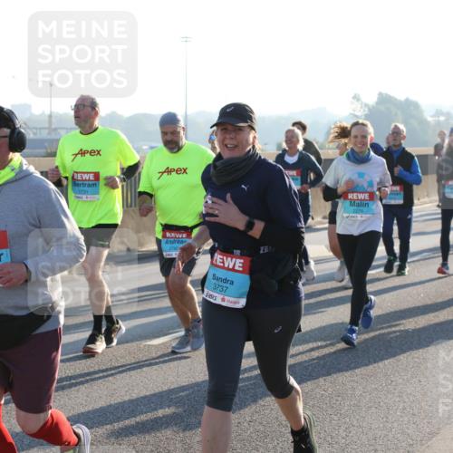03.10.2025 - Köhlbrandbrückenlauf Lena Gebhardt http://msf.ph/oto/9067882 03.10.2025 09:24:01 Position 1 1607, 1692, 1731, 2740, 3737, 231, 2276, 410 meine-sportfotos.de