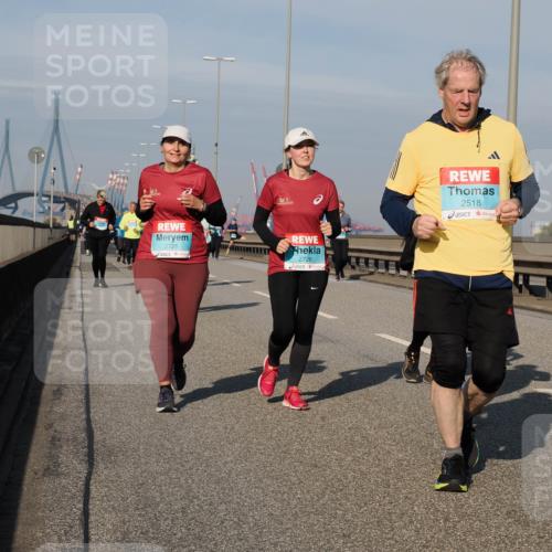 03.10.2025 - Köhlbrandbrückenlauf Fabian Wolf http://msf.ph/oto/9067883 03.10.2025 10:10:40 Position 3 2725, 2726, 2518 meine-sportfotos.de