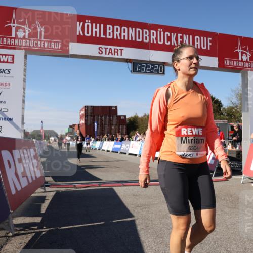03.10.2025 - Köhlbrandbrückenlauf Lena Gebhardt http://msf.ph/oto/9067886 03.10.2025 13:32:21 Ziel 4485, 4578, 4966, 4985, 5354, 5357, 5820, 5891, 5892, 5923, 6287, 6304 meine-sportfotos.de