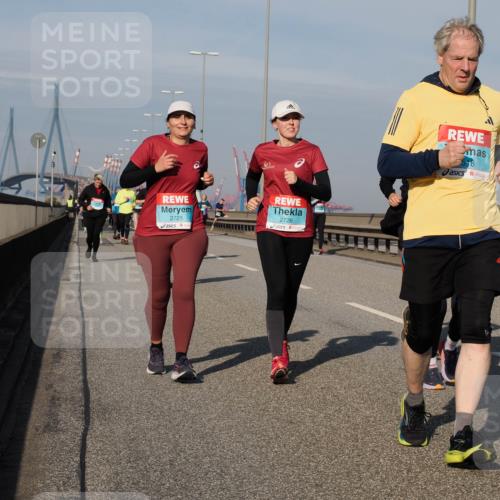 03.10.2025 - Köhlbrandbrückenlauf Fabian Wolf http://msf.ph/oto/9067888 03.10.2025 10:10:40 Position 3 2725, 2726, 518 meine-sportfotos.de